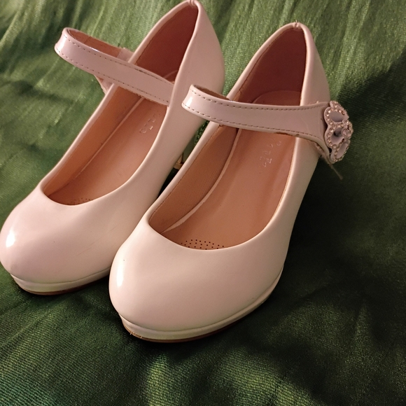 Link Kids Dress Shoes in Cream - Picture 3 of 5